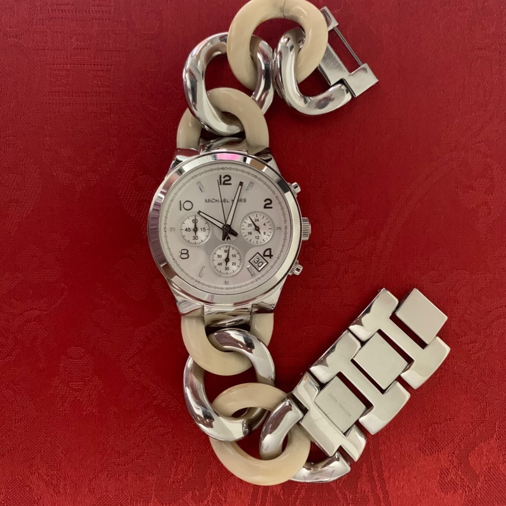 Michael Kors Women's Chain Watch - Picture 6 of 6